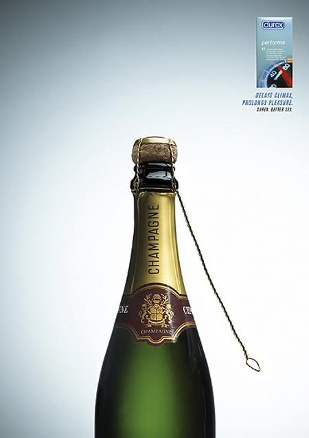 Bouteille de champagne avec logo marque préservatifs Durex