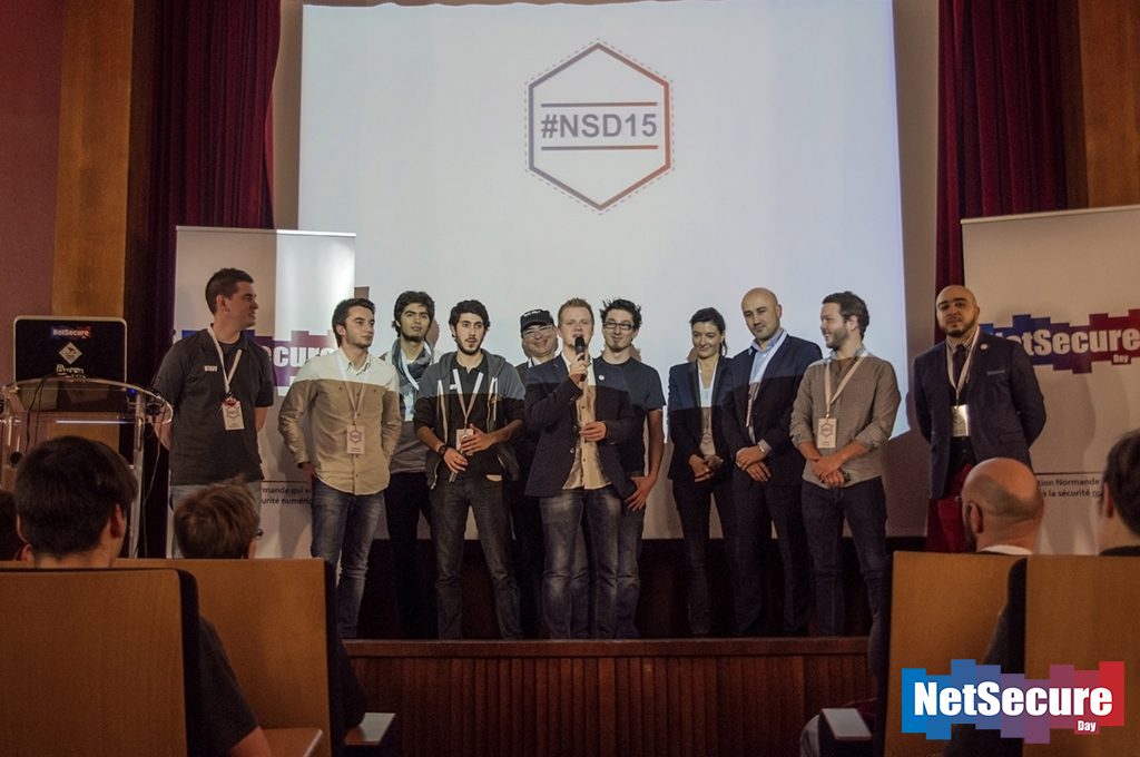 Conférenciers sur scène lors d'une conférence technologique NetSecure Day