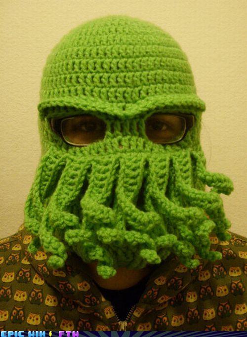 Masque laine verte tricotée ressemblant à Cthulhu avec lunettes intégrées