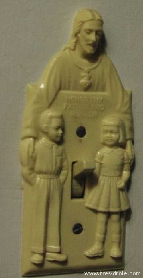 Statue religieuse en relief avec figure centrale et enfants